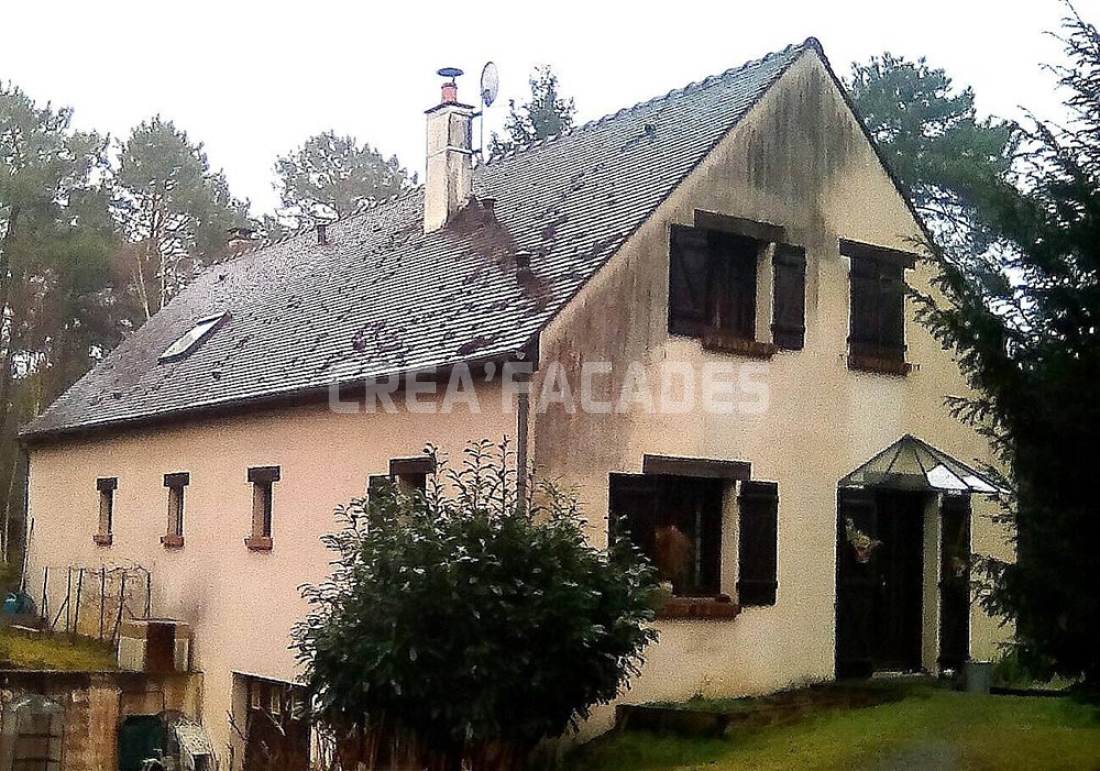 Maison avec façade sale, avant restauration par Créa'Façades.