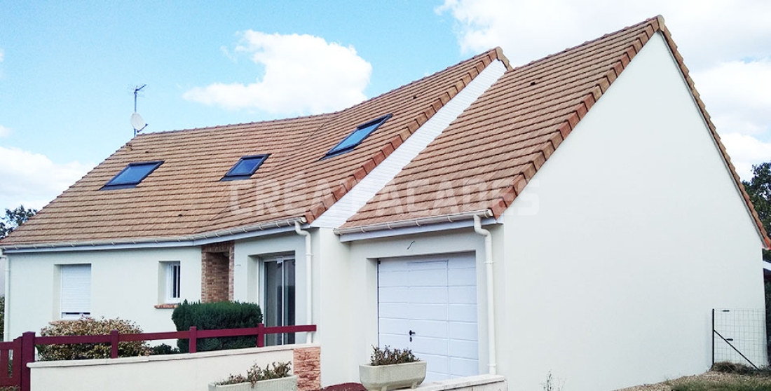 Maison à toiture refaite, créa'façades en charpente traditionnelle.